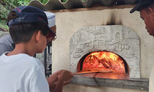 Le centre de vacances de LSCA dispose d'un four à bois, pour des activités pizza avec les enfants lors des colonies de vacances